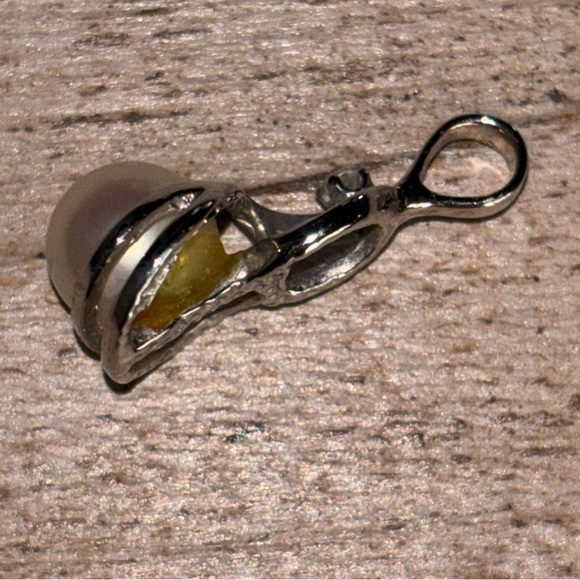 14kt White Gold Freshwater Pearl Diamond pendant - Picture 5 of 8